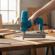 Clavadora Eléctrica F30 1800w 220v Grapadora 2 En 1 + Clavos
